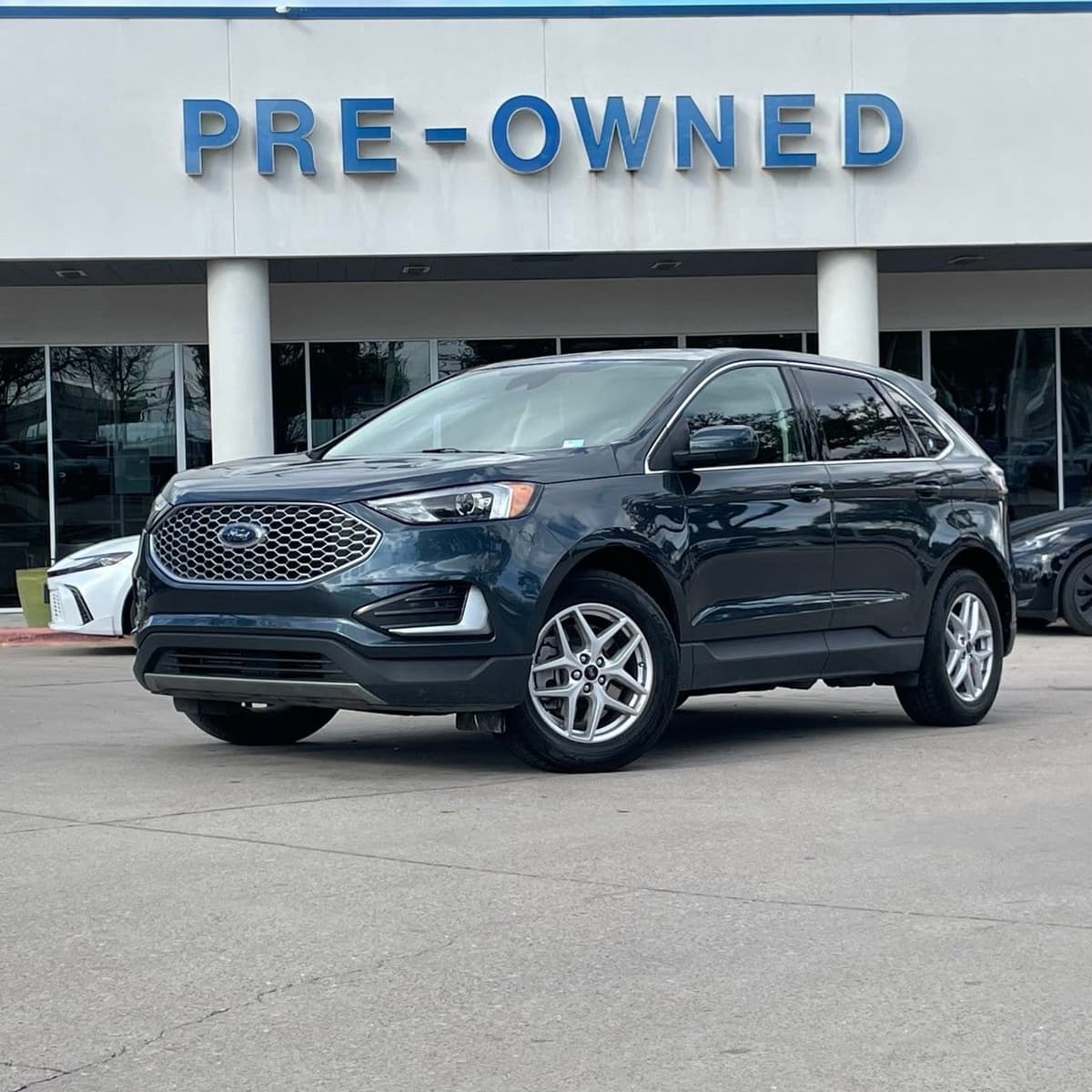 2024 Ford Edge - Image 2