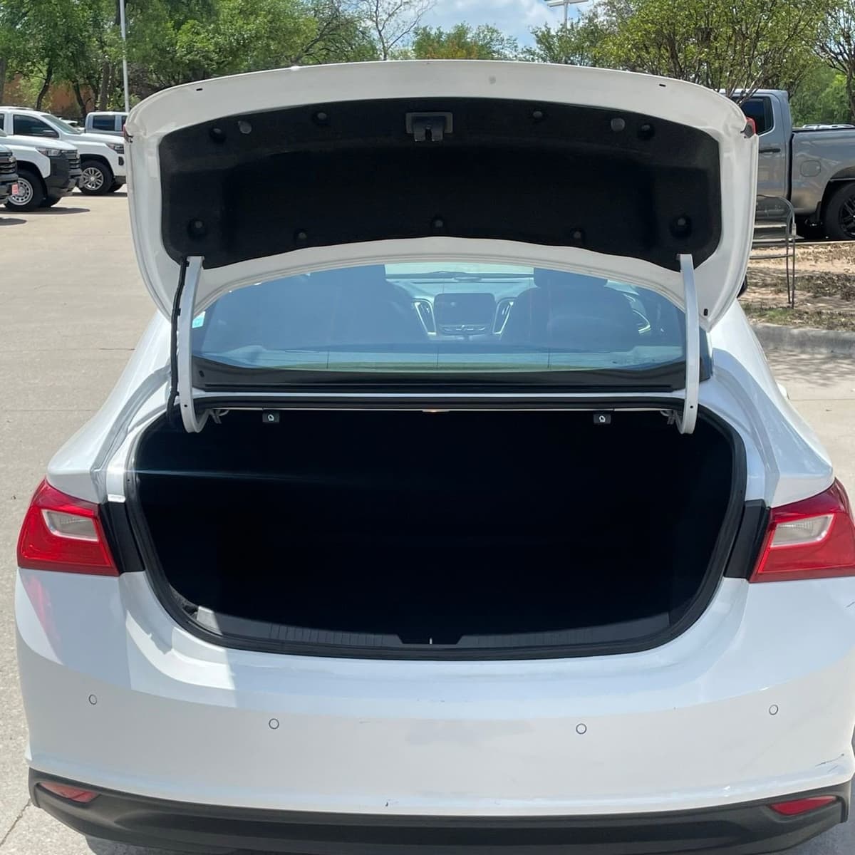 2024 Chevrolet Malibu - Image 25