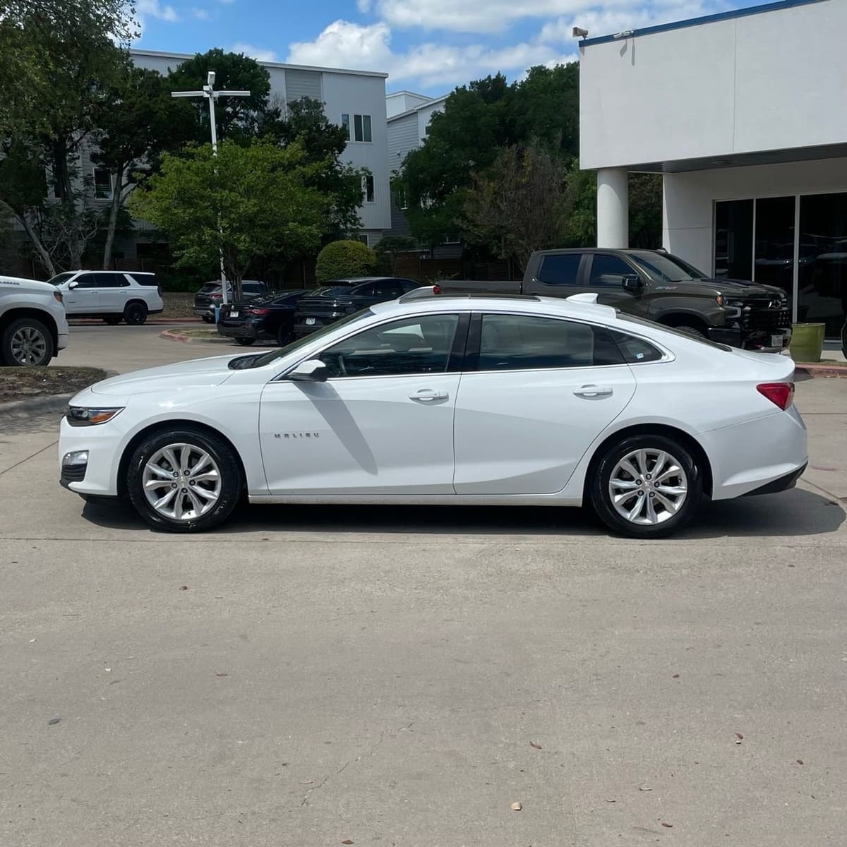 2024 Chevrolet Malibu - Image 3