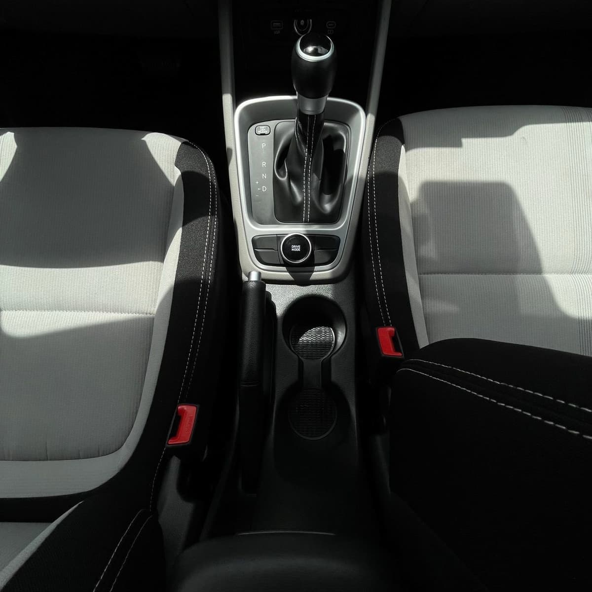 2025 Hyundai Venue - Image 19