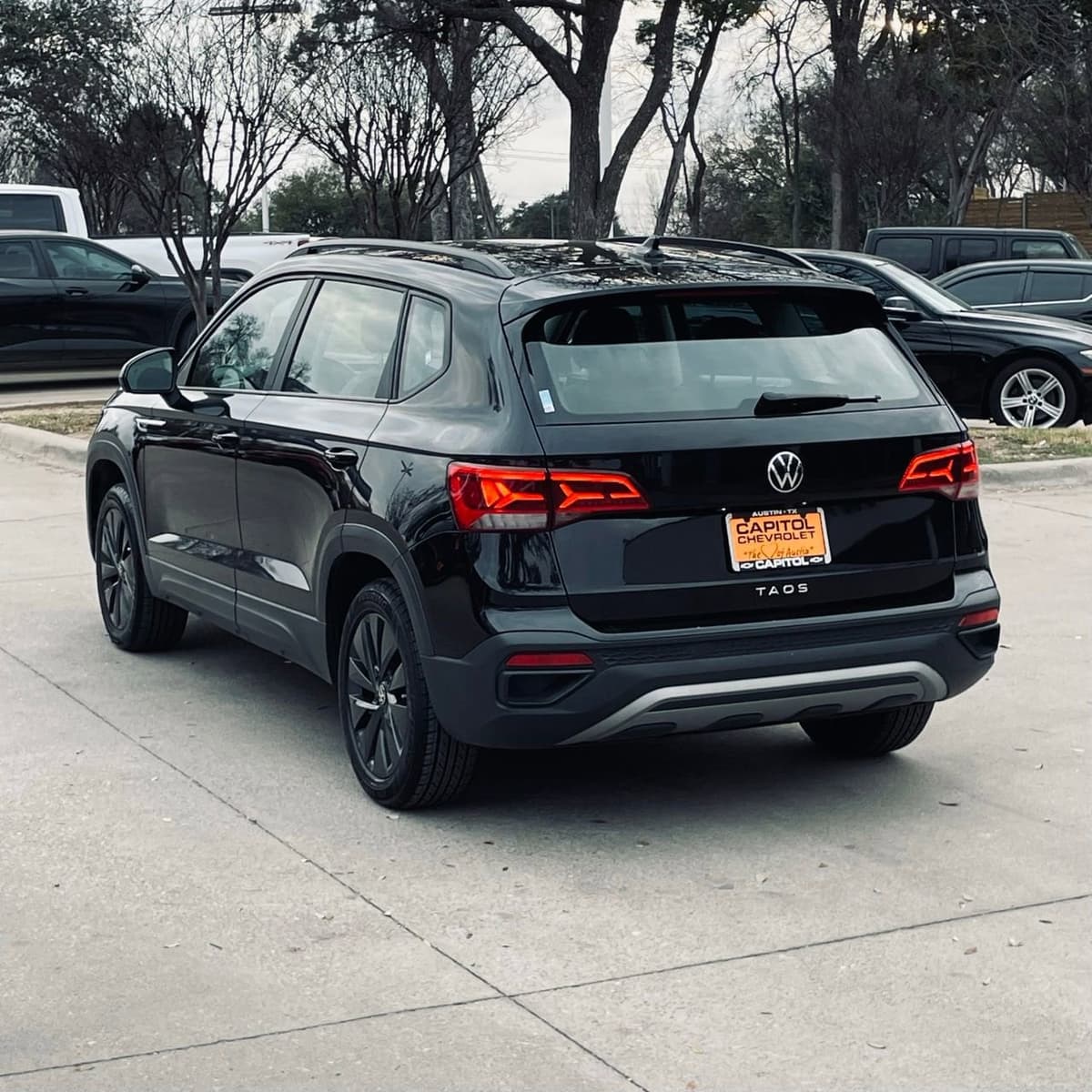 2024 Volkswagen Taos - Image 3