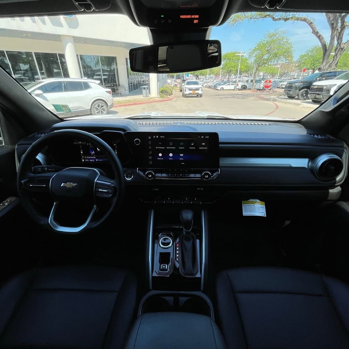 2023 Chevrolet Colorado - Image 11