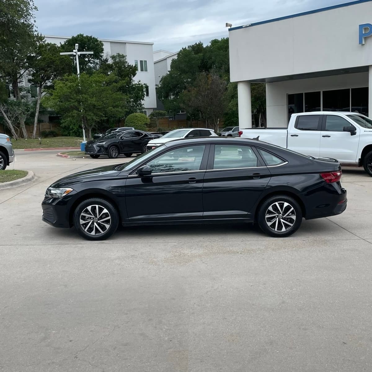 2024 Volkswagen Jetta - Image 3