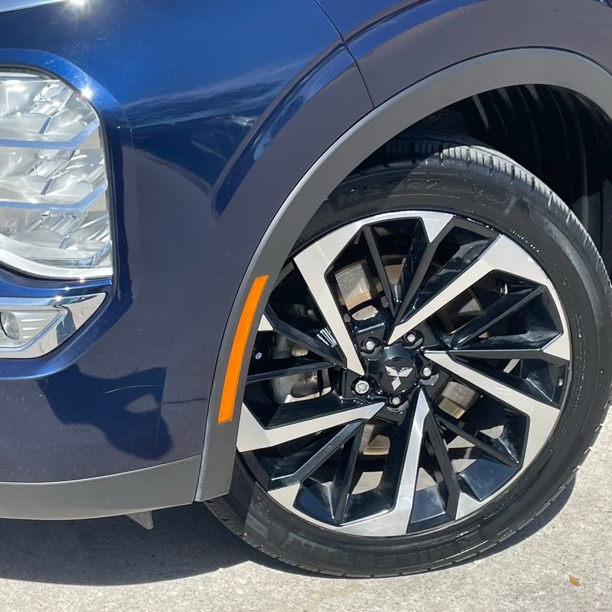 2024 Mitsubishi Outlander - Image 8