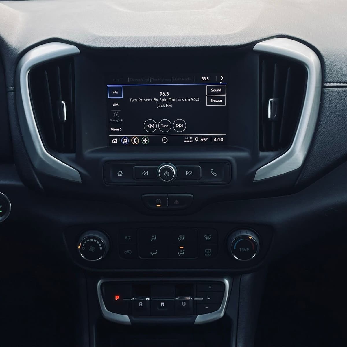 2024 GMC Terrain - Image 17