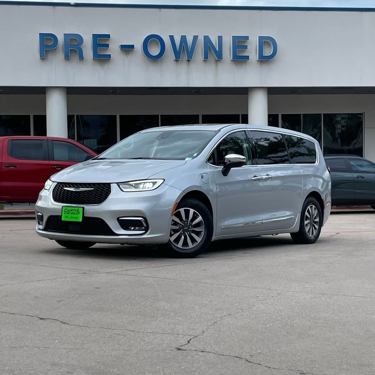 2023 Chrysler Pacifica - Image 2