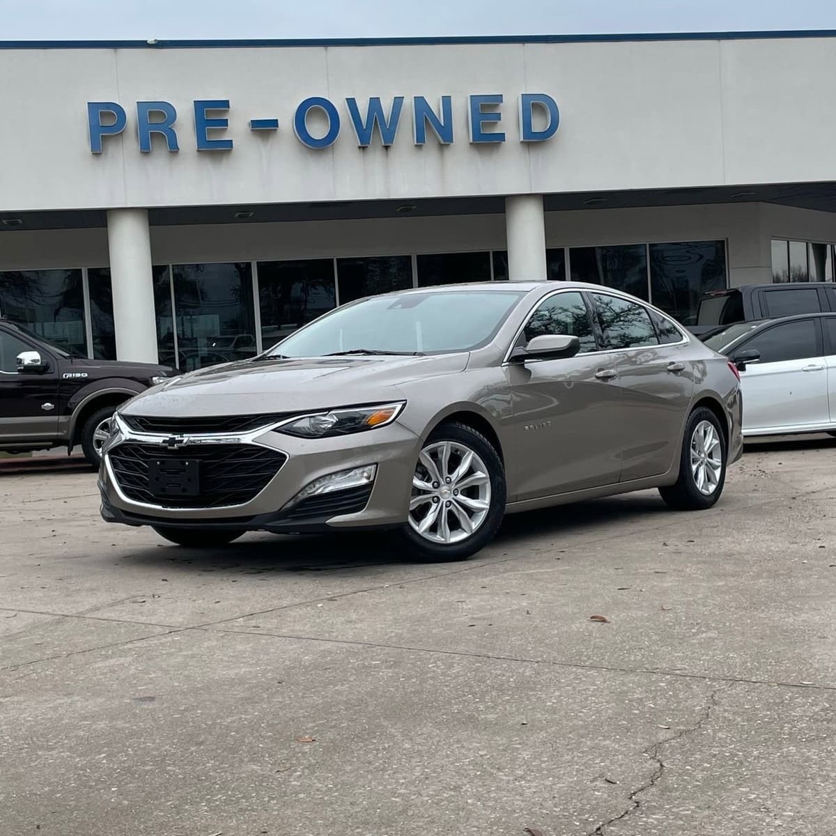 2024 Chevrolet Malibu - Image 2