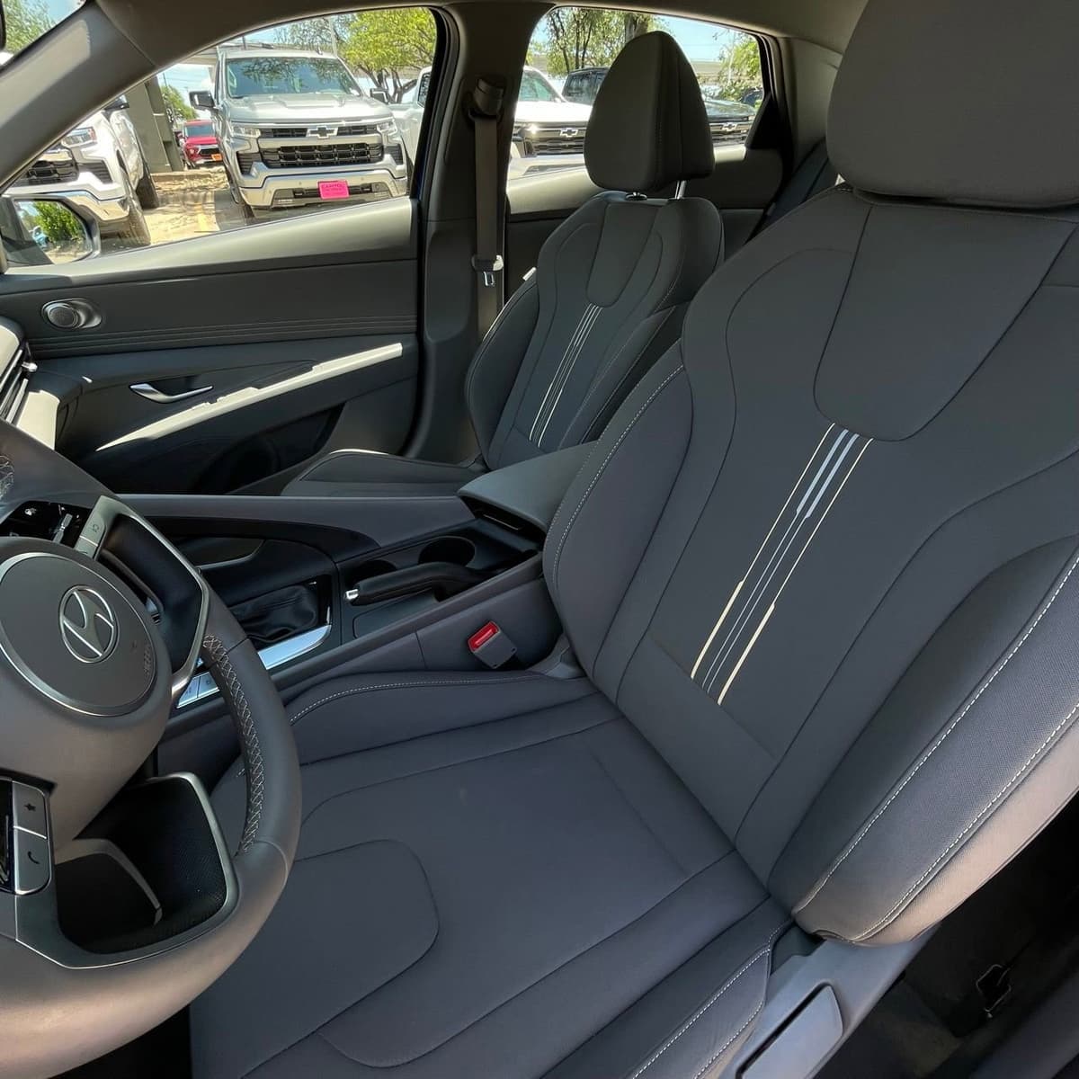 2025 Hyundai Elantra - Image 20
