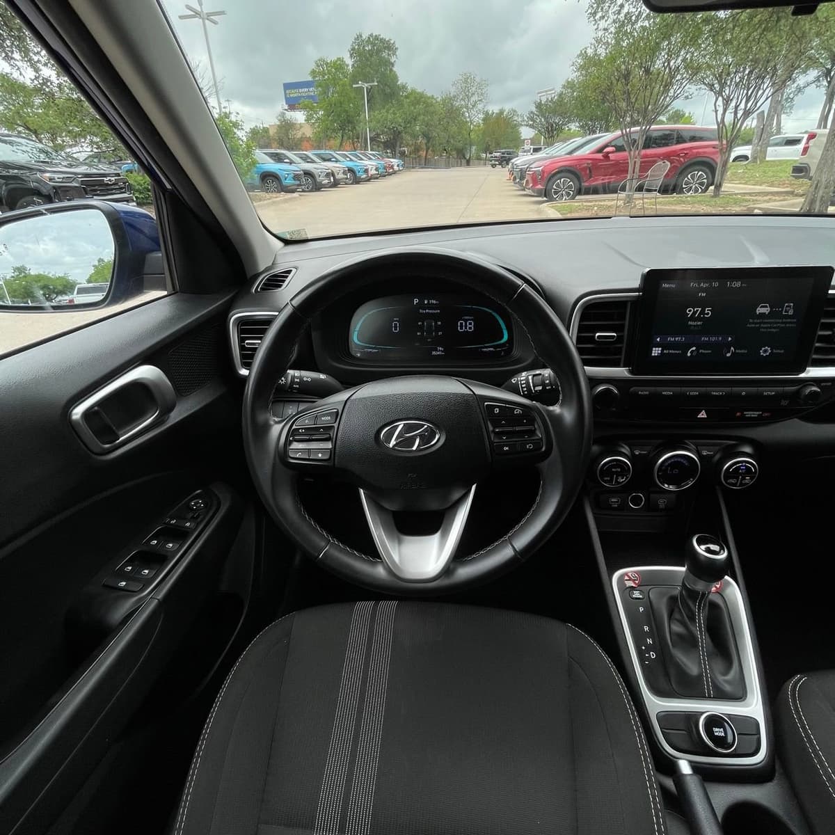 2025 Hyundai Venue - Image 11
