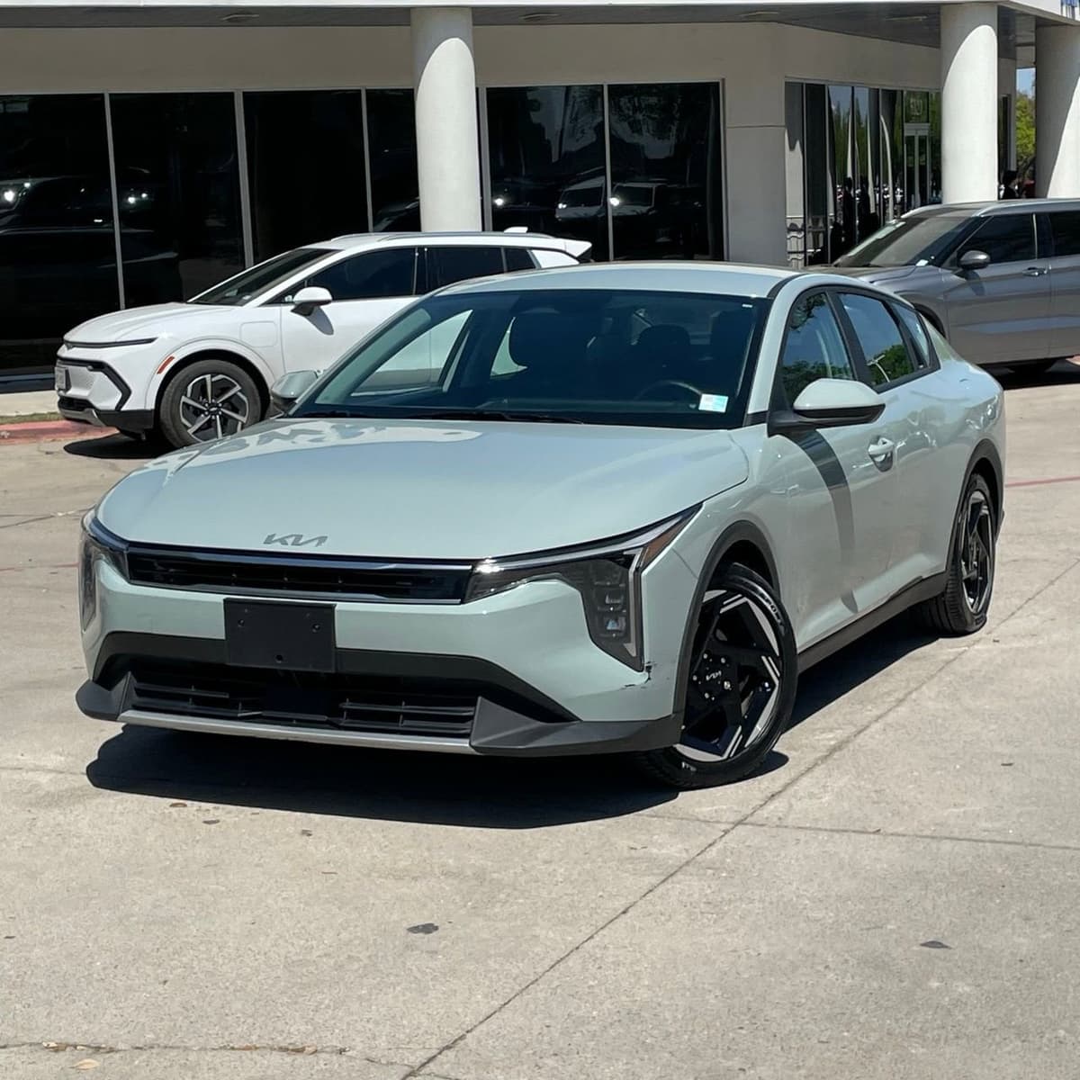 2025 Kia K4 - Image 8