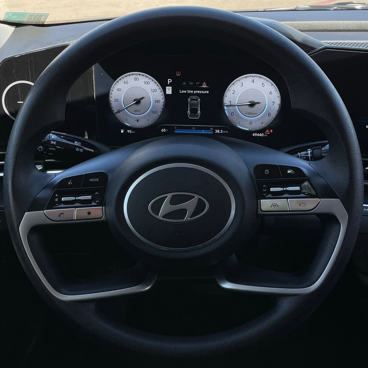 2024 Hyundai Elantra - Image 12