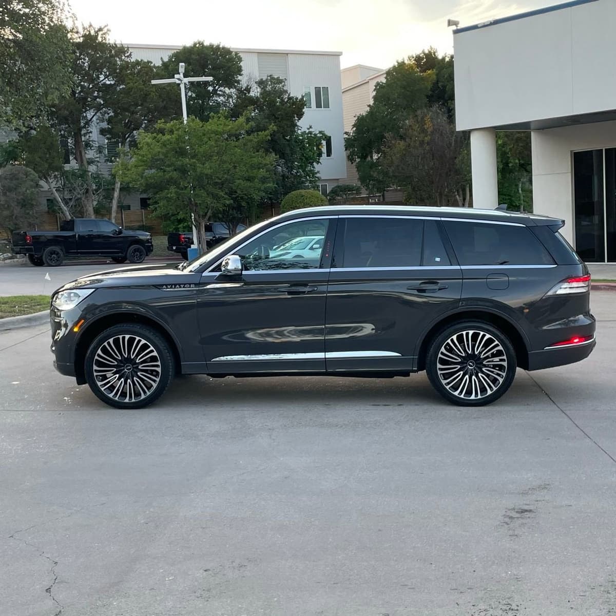 2020 Lincoln Aviator - Image 3