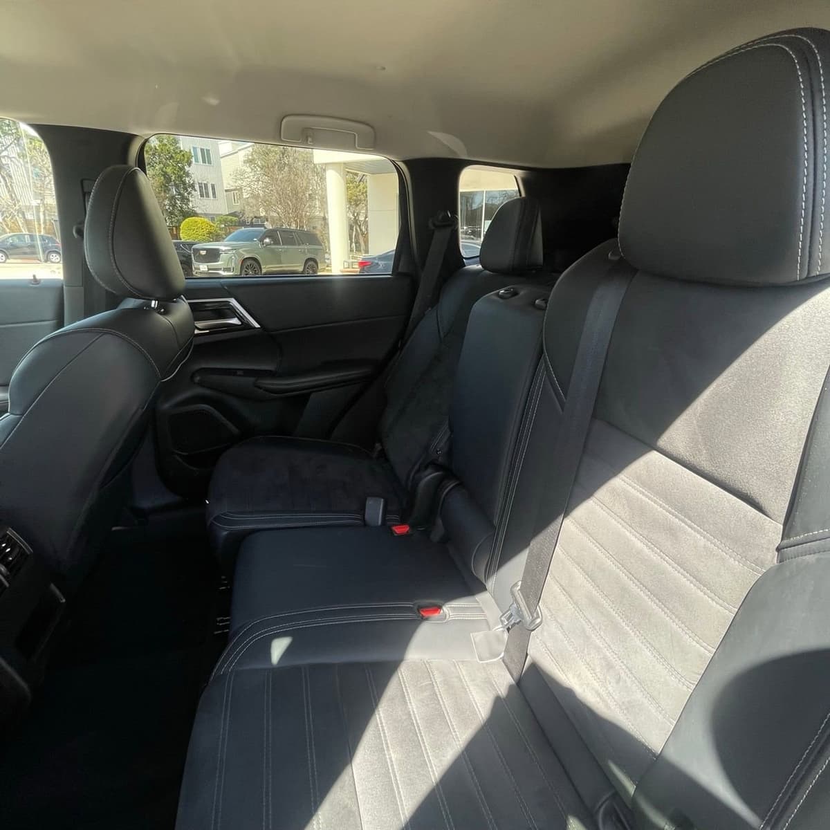 2024 Mitsubishi Outlander - Image 23