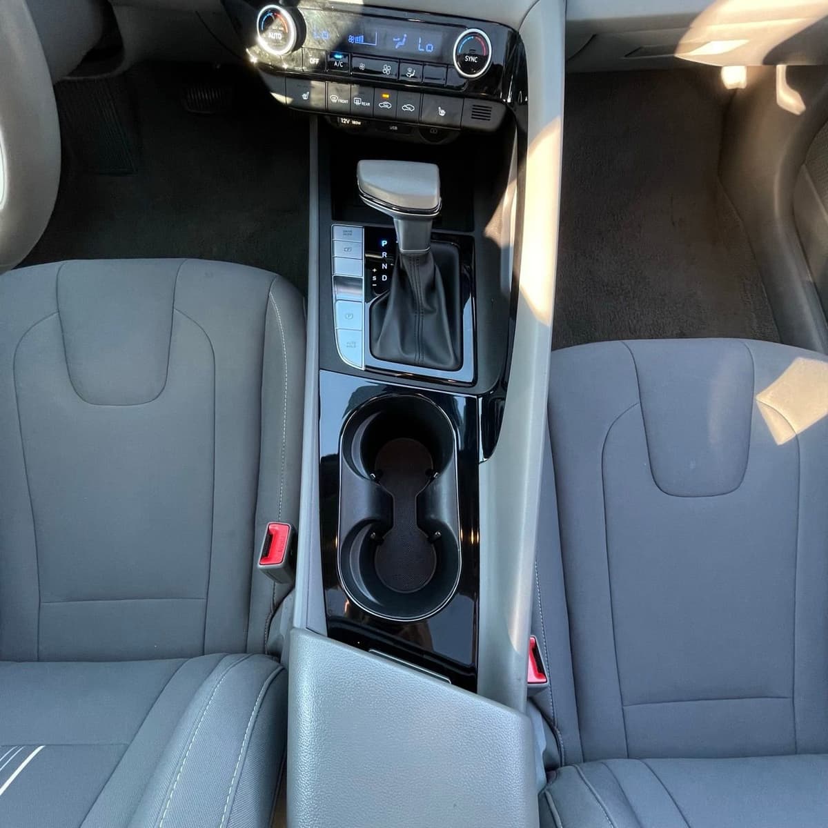 2025 Hyundai Elantra - Image 19