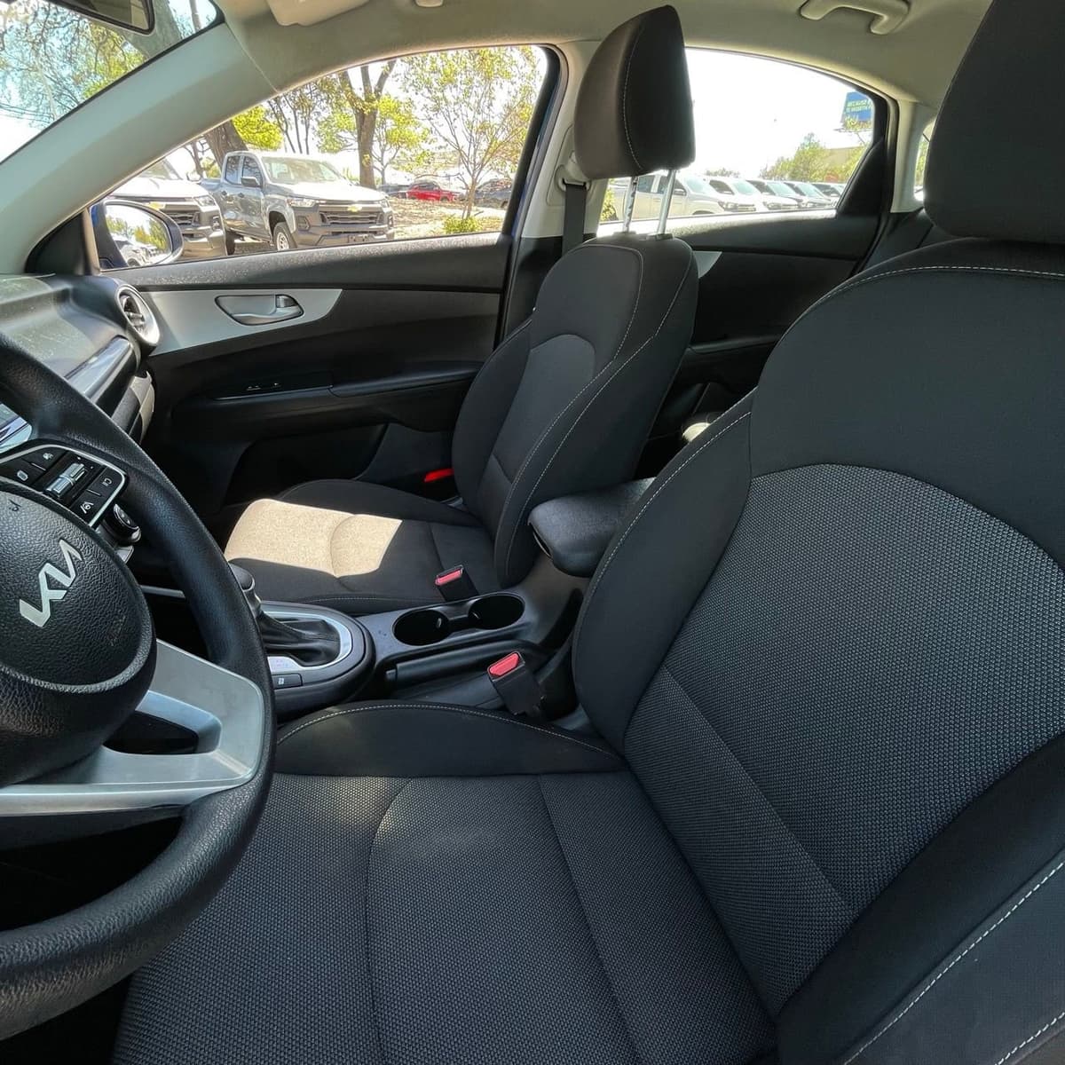 2023 Kia Forte - Image 20