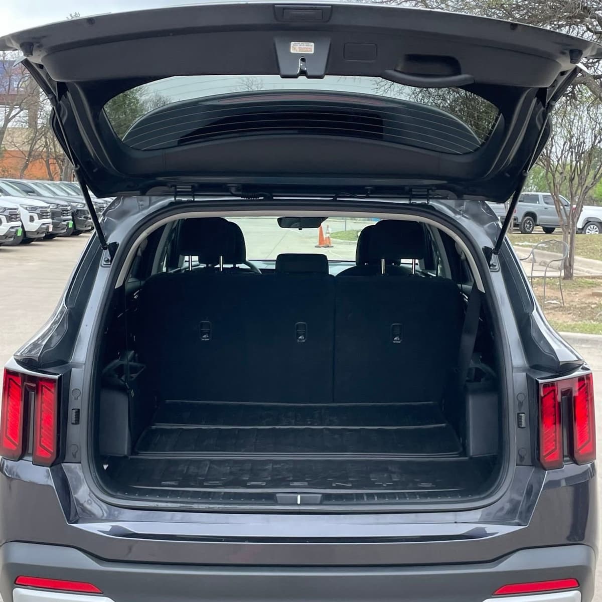 2025 Kia Sorento - Image 25