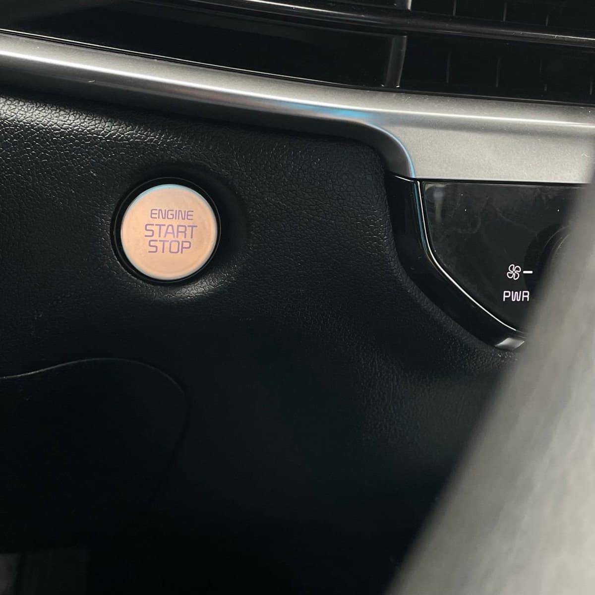 2025 Kia Sorento - Image 16