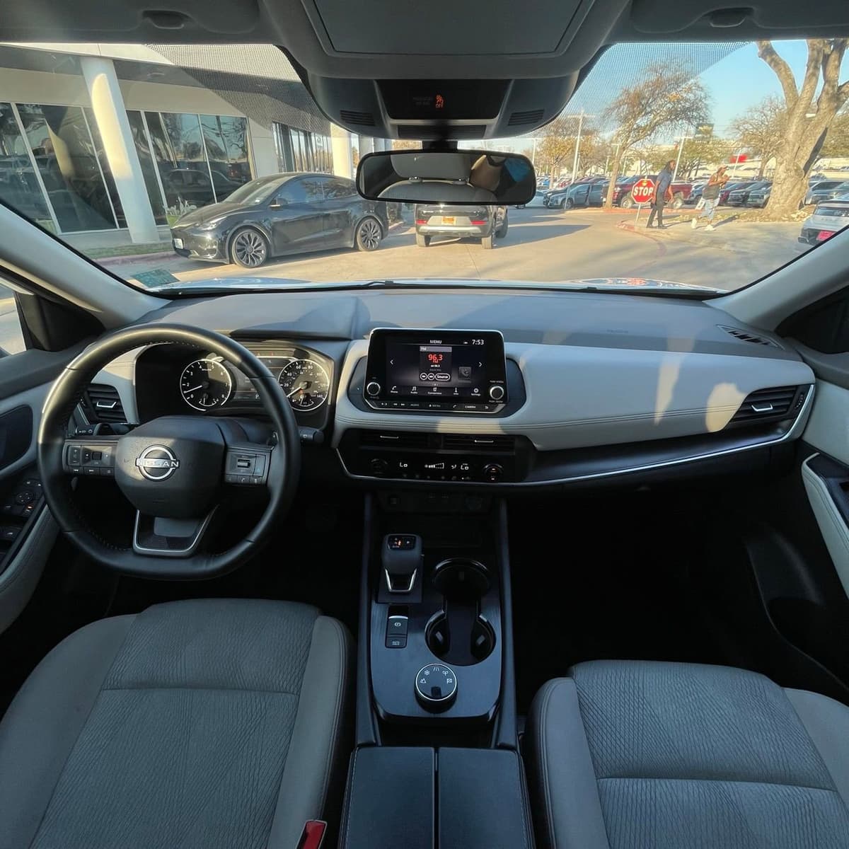 2025 Nissan Rogue - Image 10