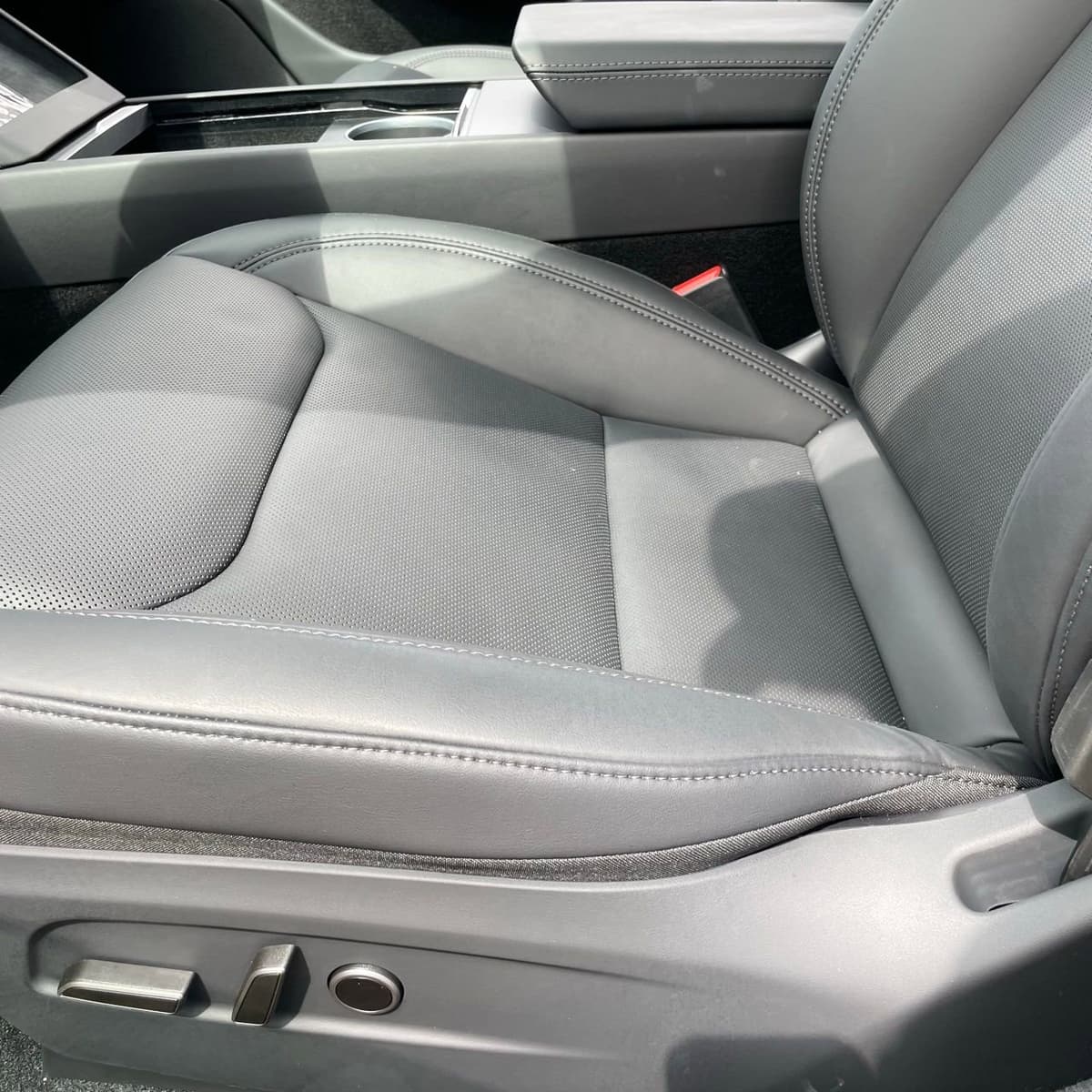 2026 Tesla Model 3 - Image 21