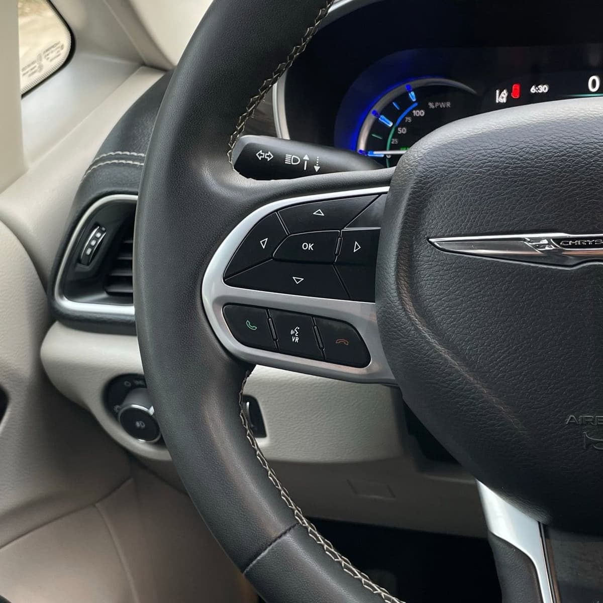 2023 Chrysler Pacifica - Image 13