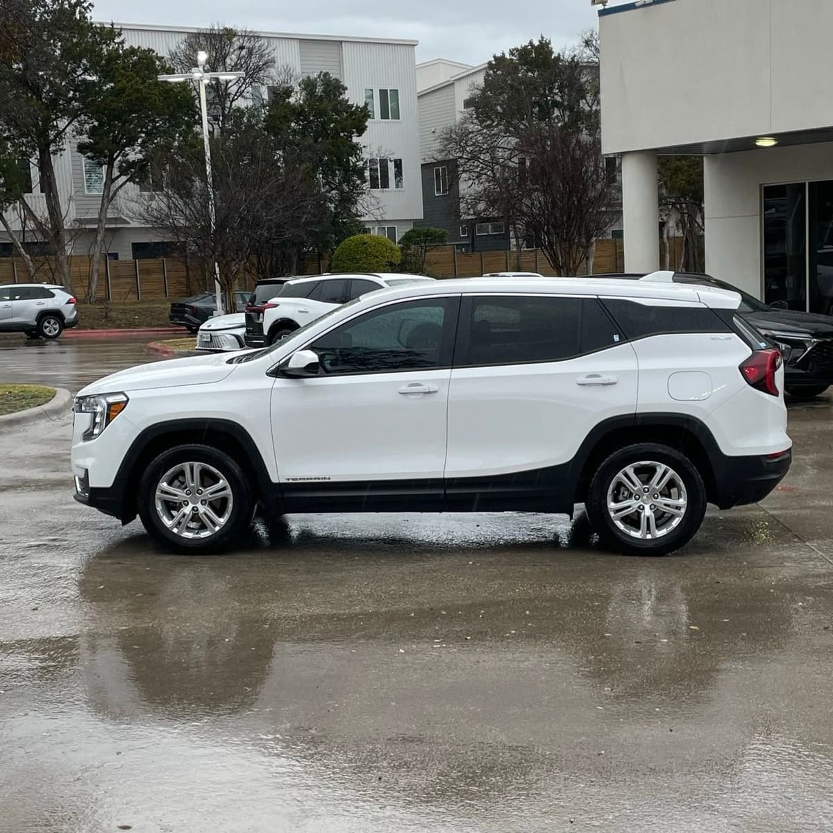 2024 GMC Terrain - Image 3