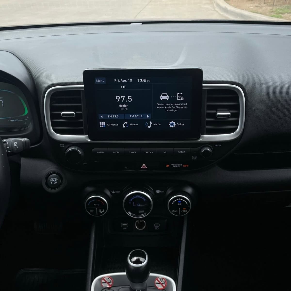 2025 Hyundai Venue - Image 17