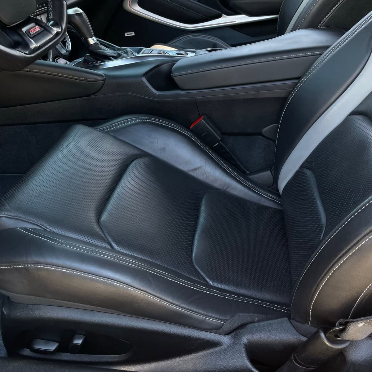 2023 Chevrolet Camaro - Image 22