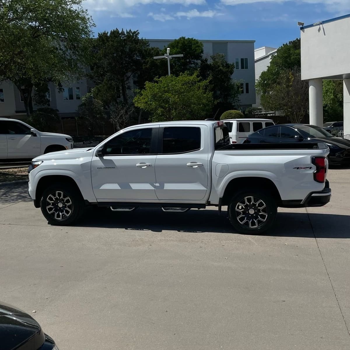 2023 Chevrolet Colorado - Image 3