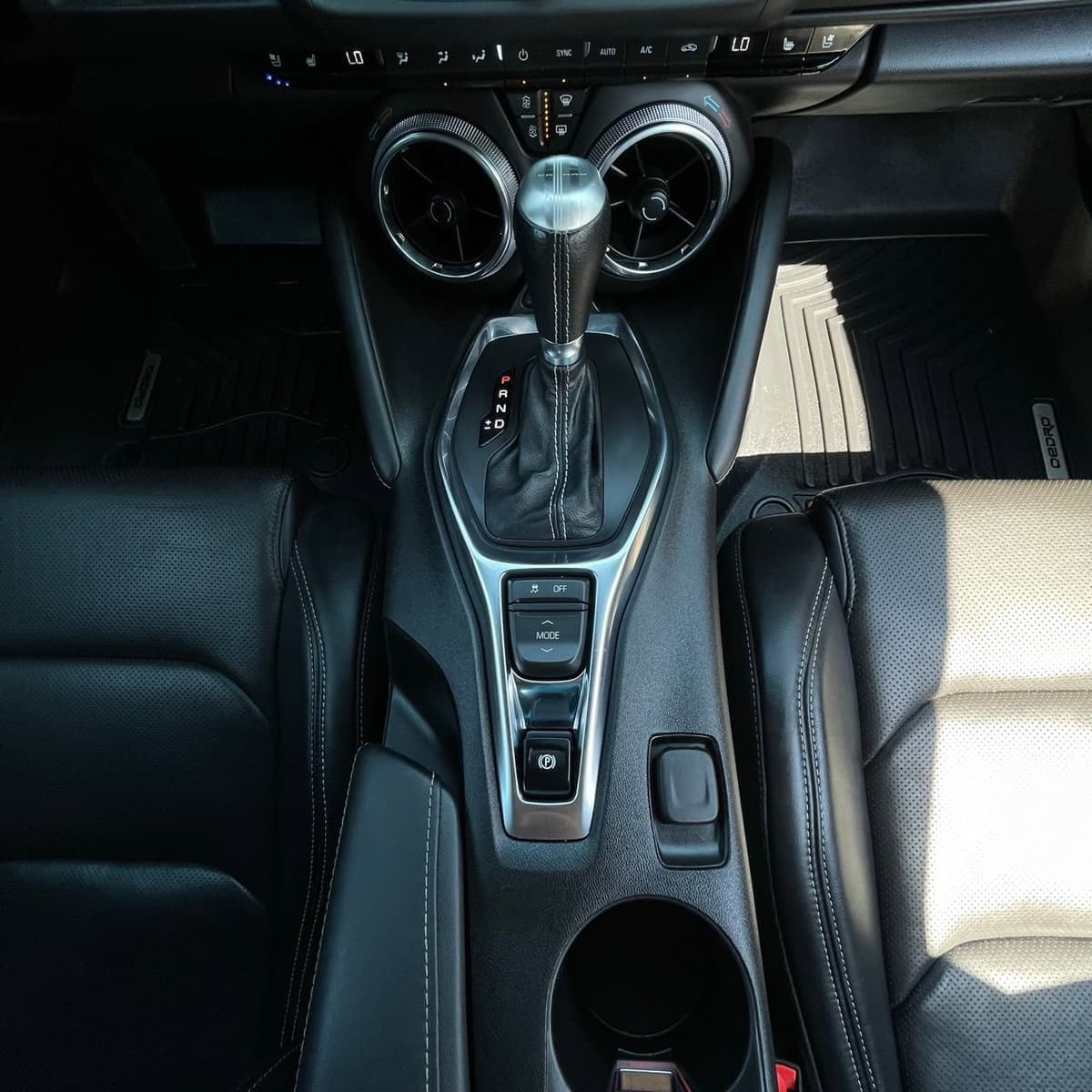 2023 Chevrolet Camaro - Image 19