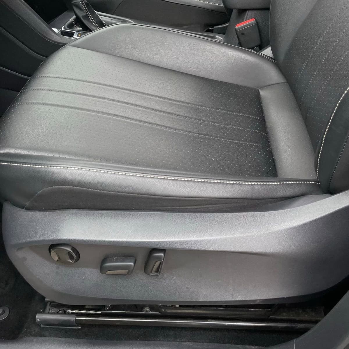 2023 Volkswagen Tiguan - Image 23