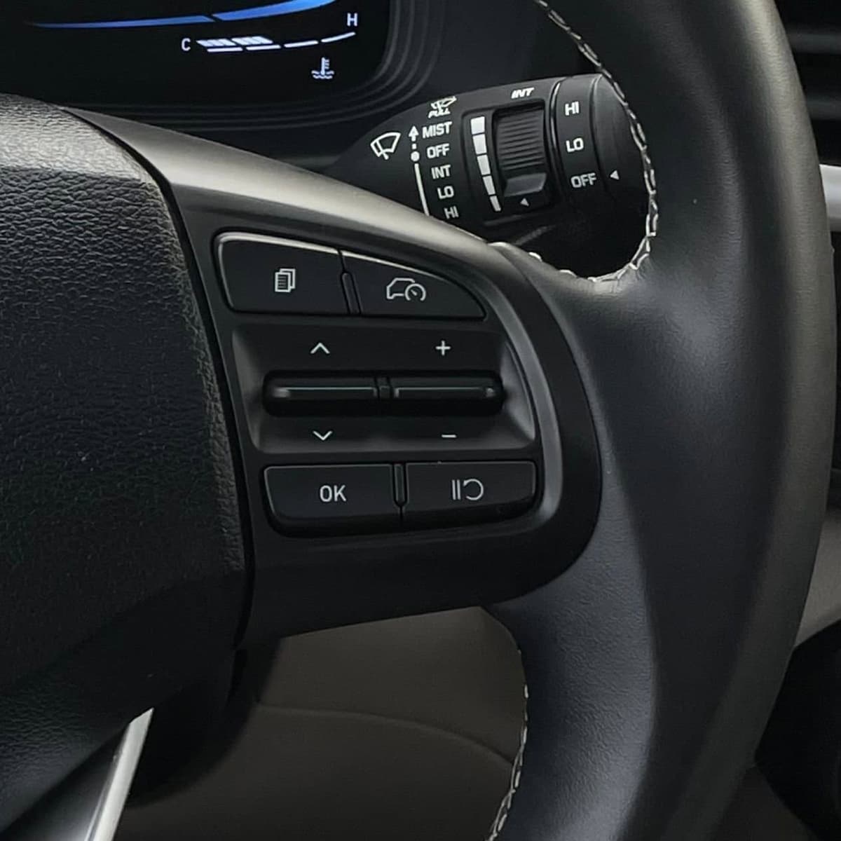2025 Hyundai Venue - Image 13