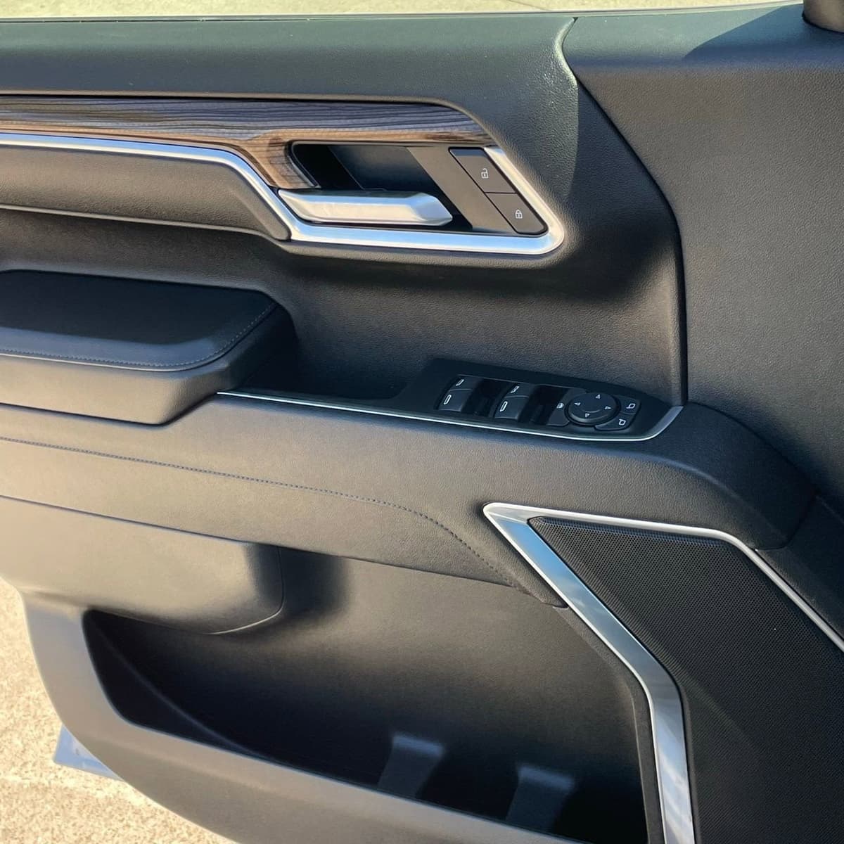 2025 Chevrolet Silverado 1500 - Image 21