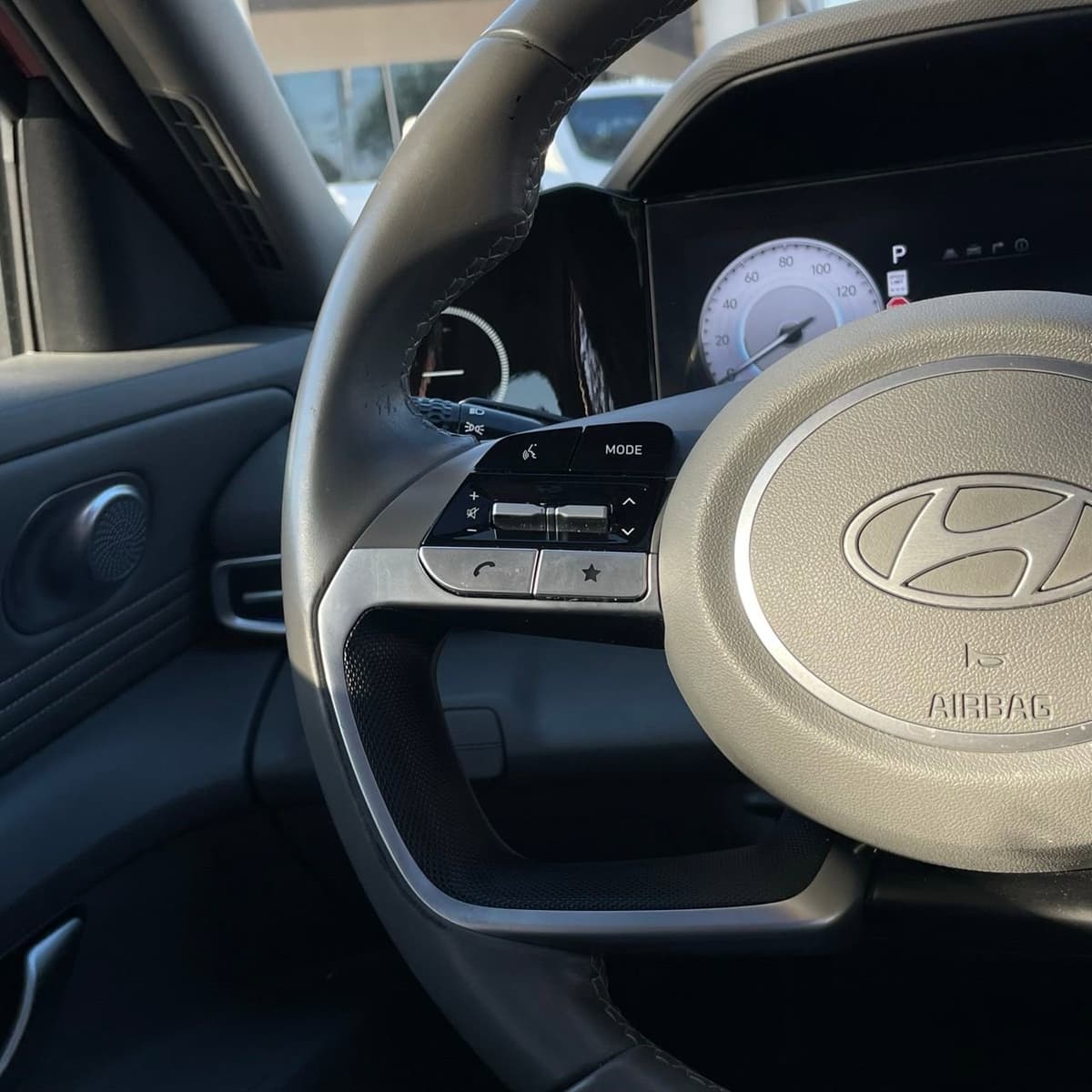 2025 Hyundai Elantra - Image 13