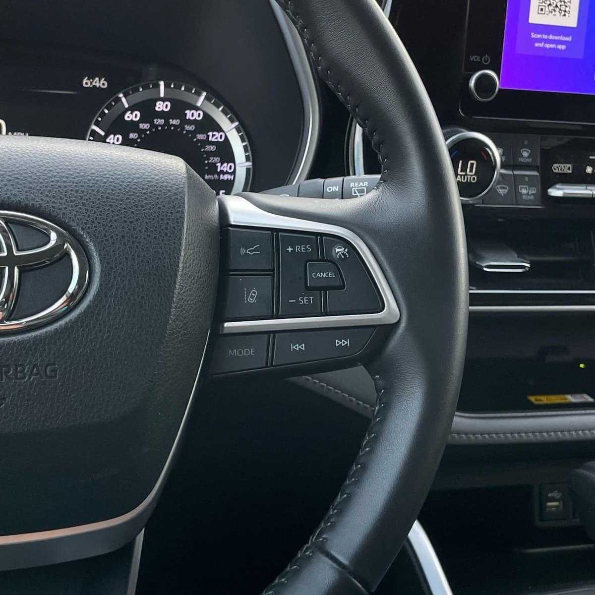 2024 Toyota Highlander - Image 14