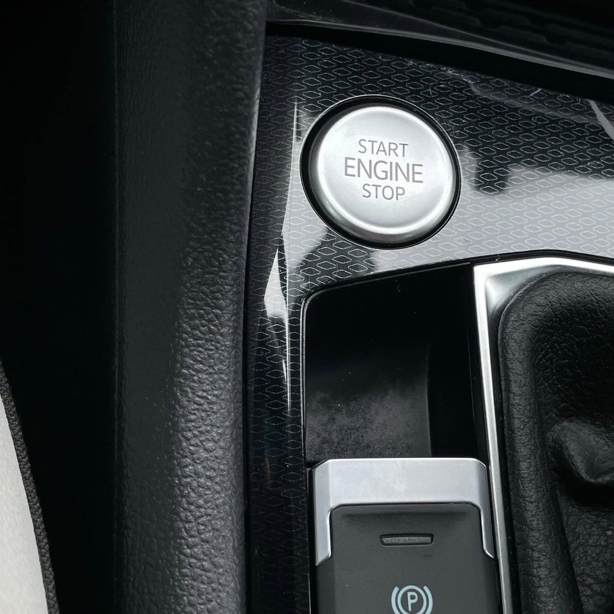 2025 Volkswagen Taos - Image 17