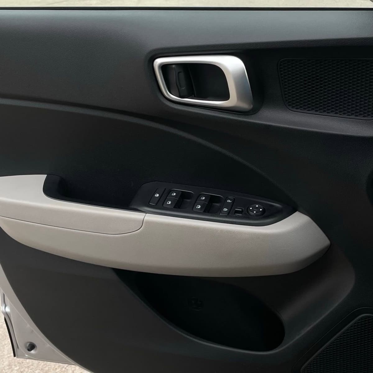 2025 Hyundai Venue - Image 20