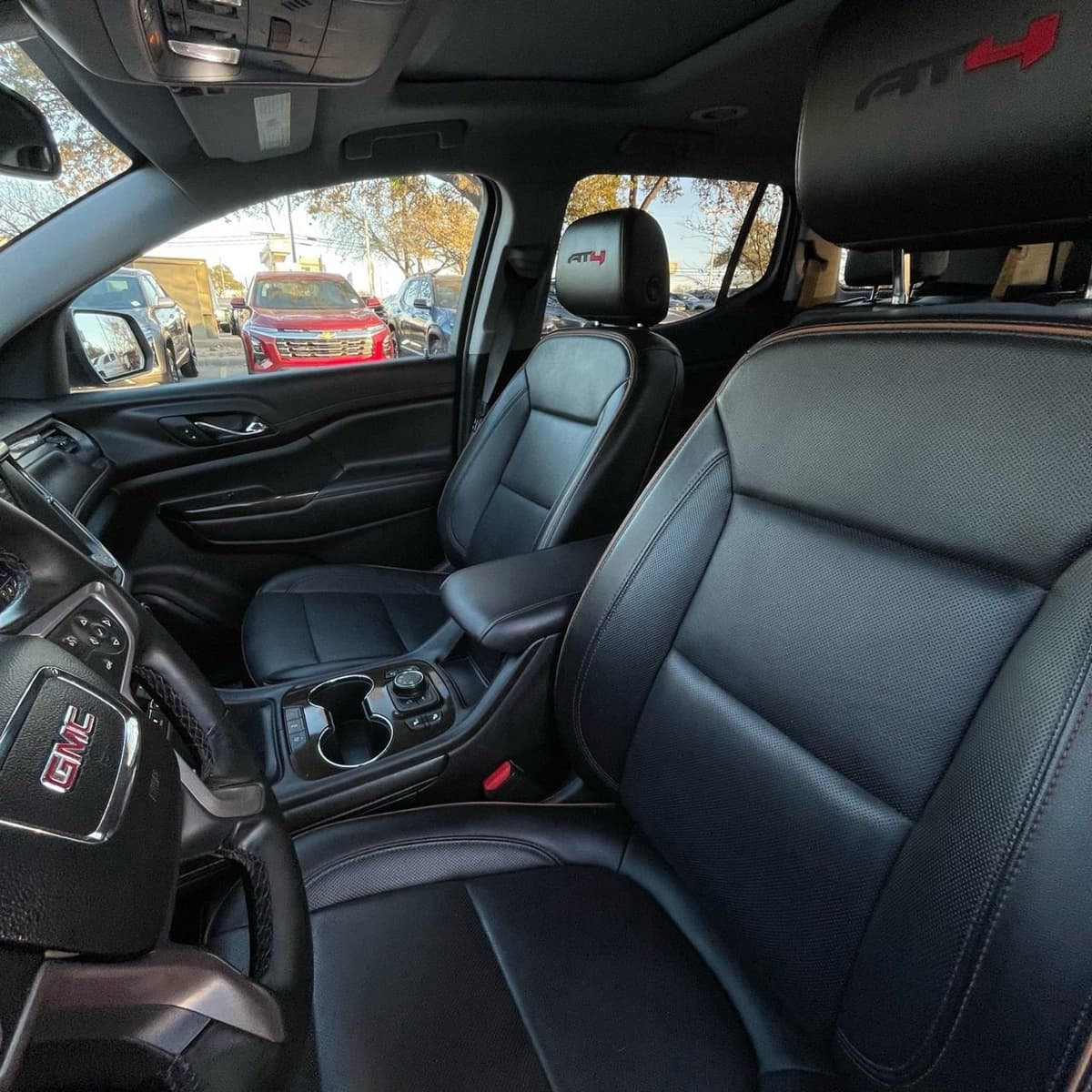 2023 GMC Acadia - Image 22