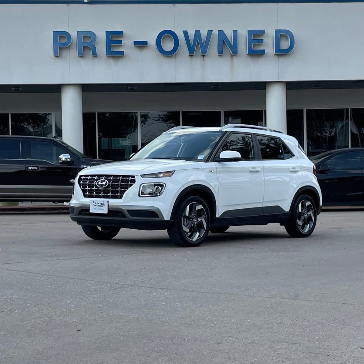 2025 Hyundai Venue - Image 2
