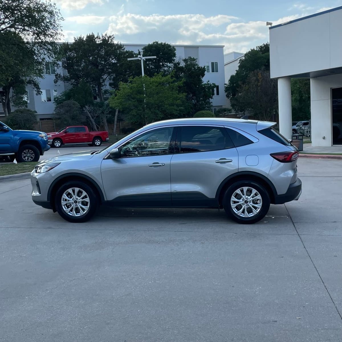 2024 Ford Escape - Image 3
