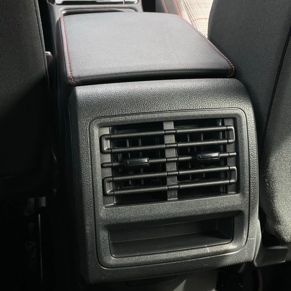 2024 Volkswagen Golf GTI - Image 23