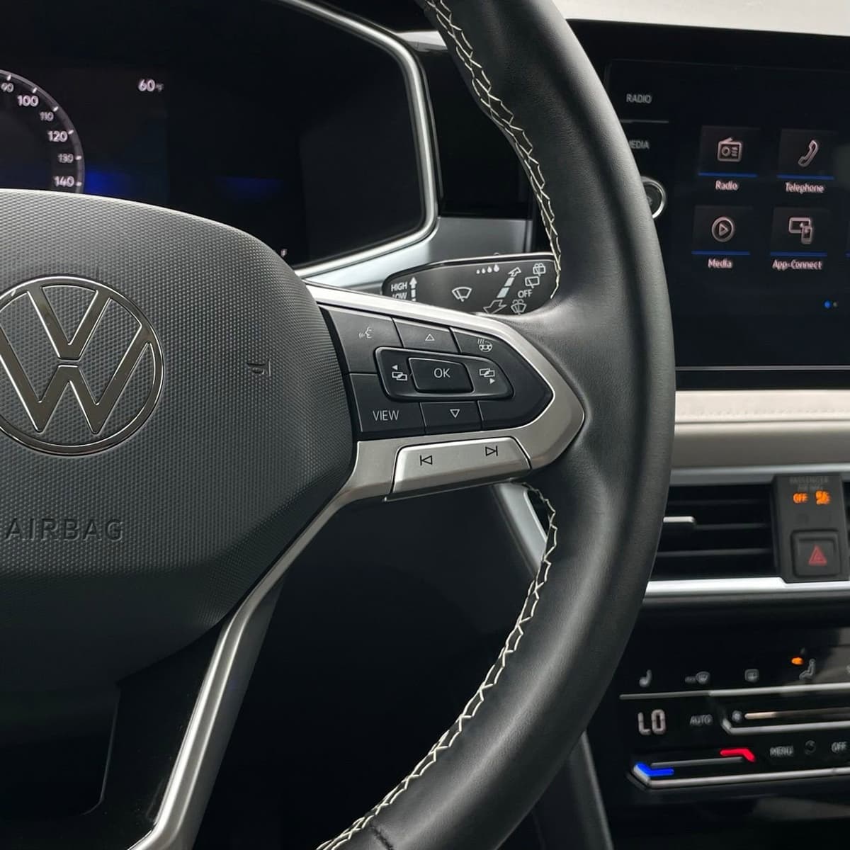 2025 Volkswagen Taos - Image 15