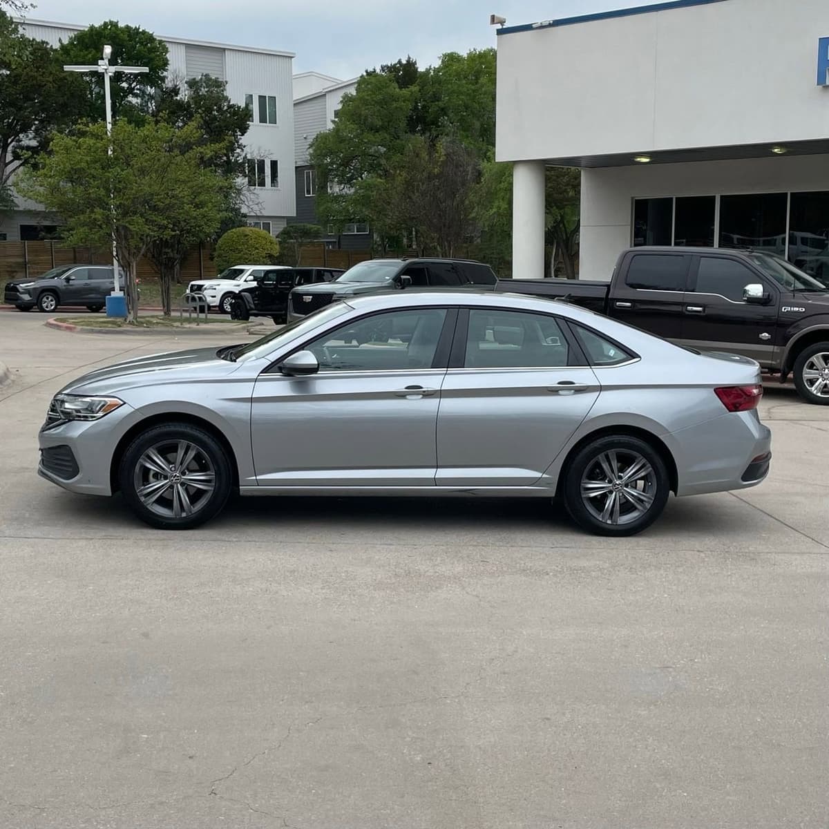 2024 Volkswagen Jetta - Image 3