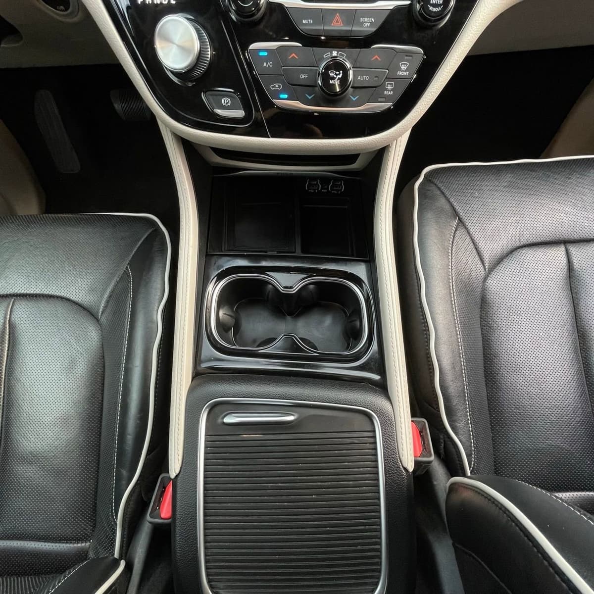 2023 Chrysler Pacifica - Image 18
