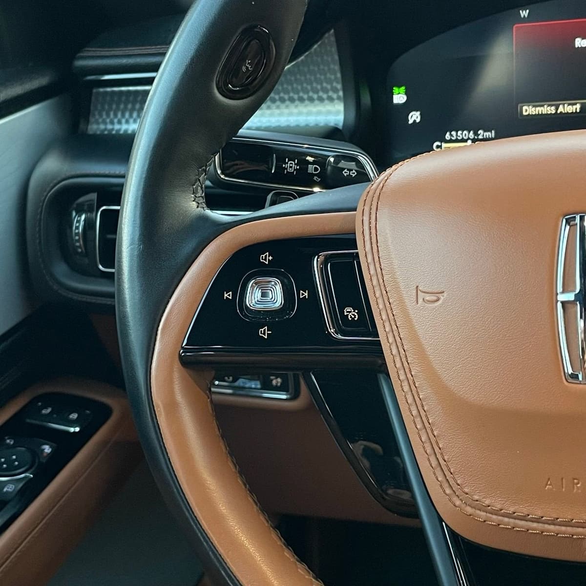 2020 Lincoln Aviator - Image 13