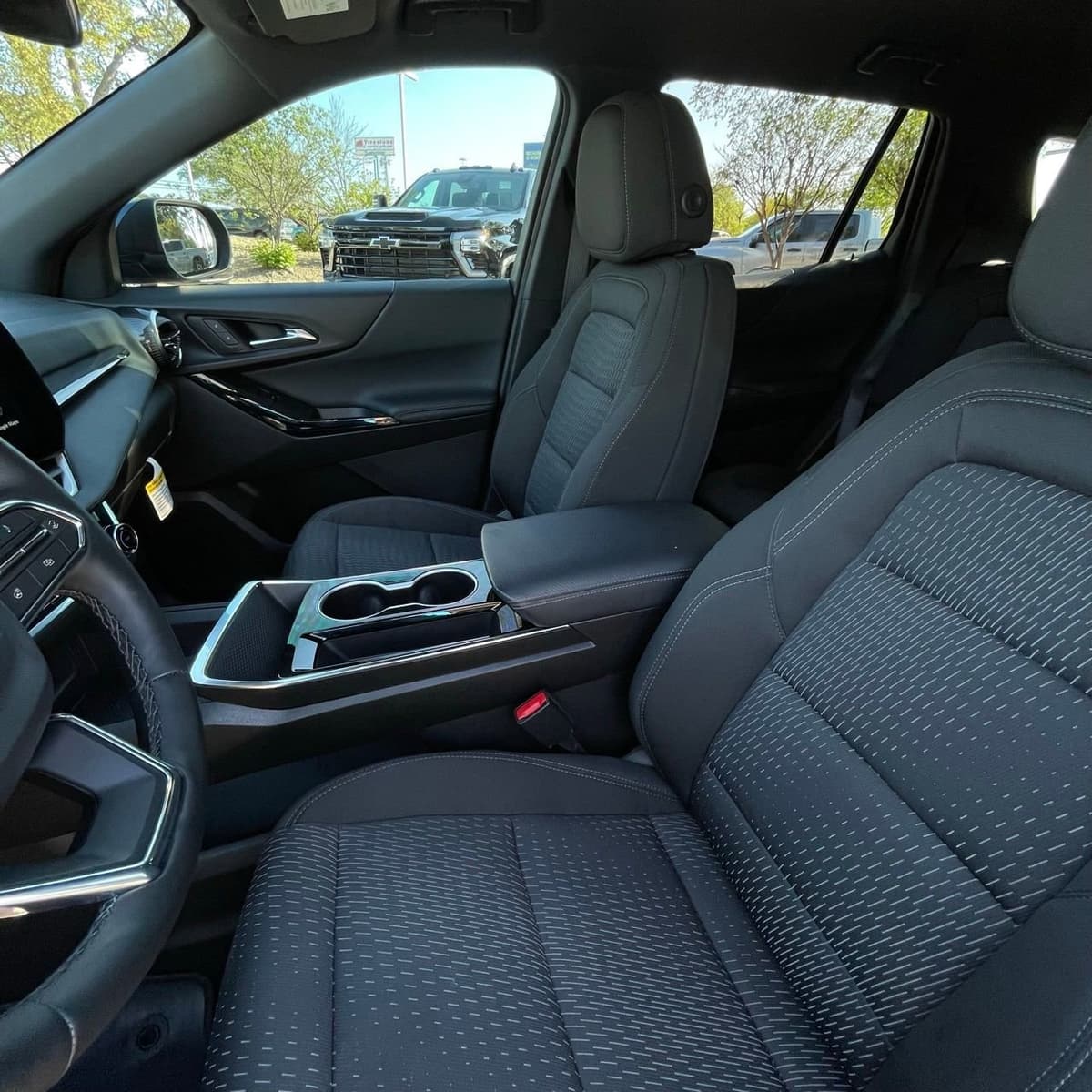 2025 Chevrolet Equinox - Image 21