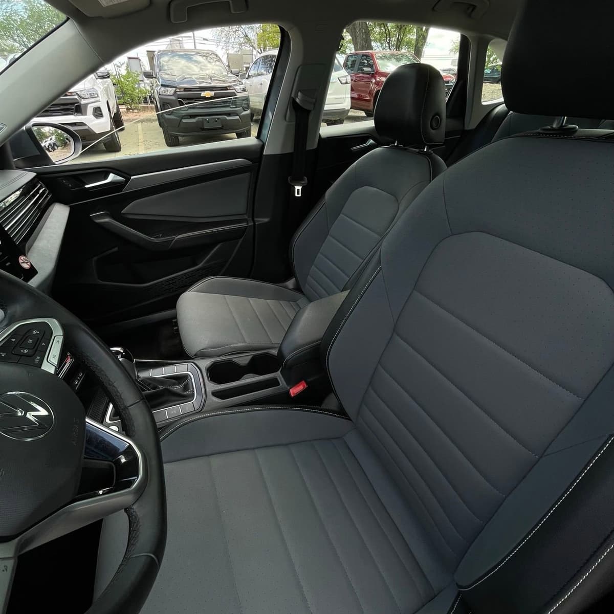 2025 Volkswagen Jetta - Image 22