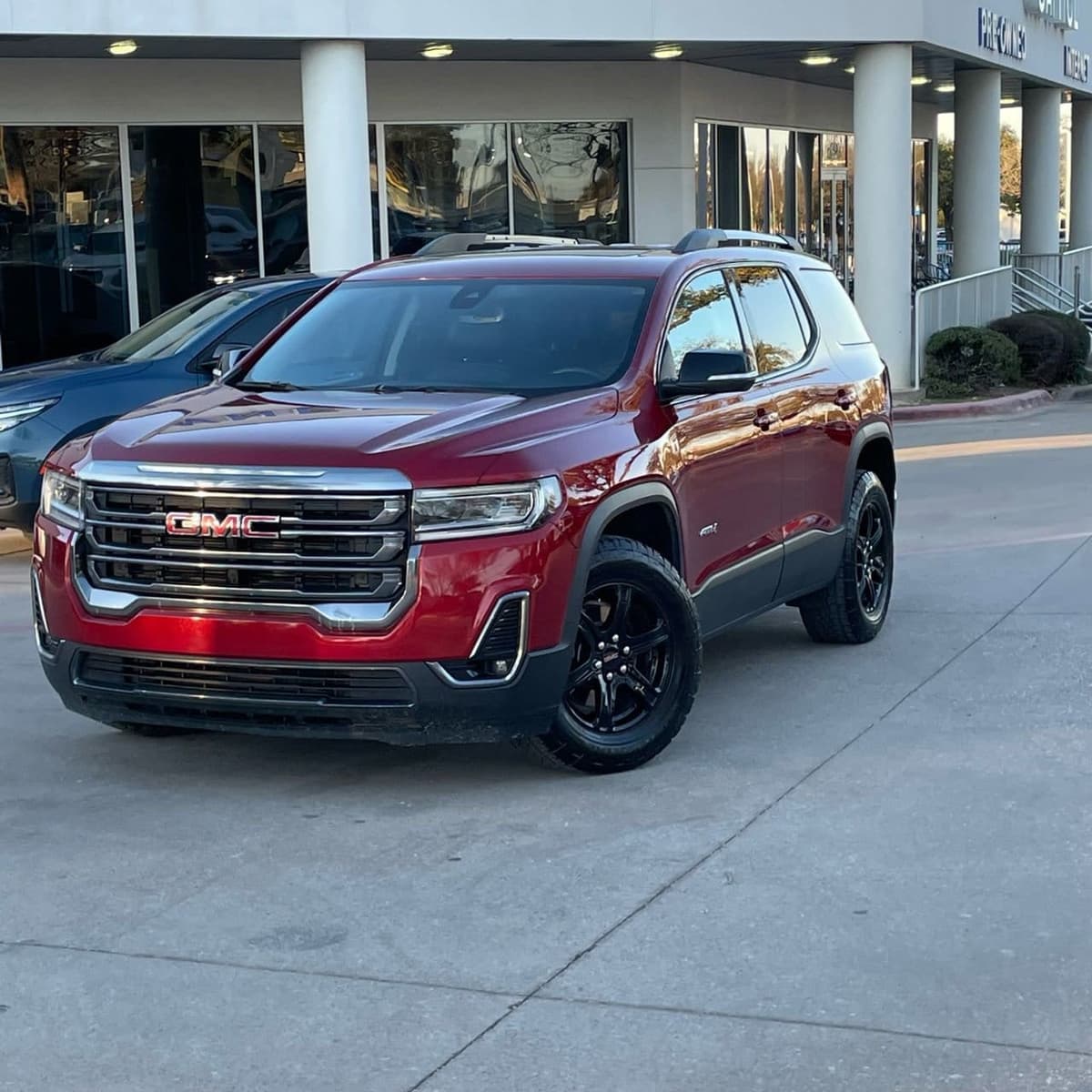 2023 GMC Acadia - Image 10