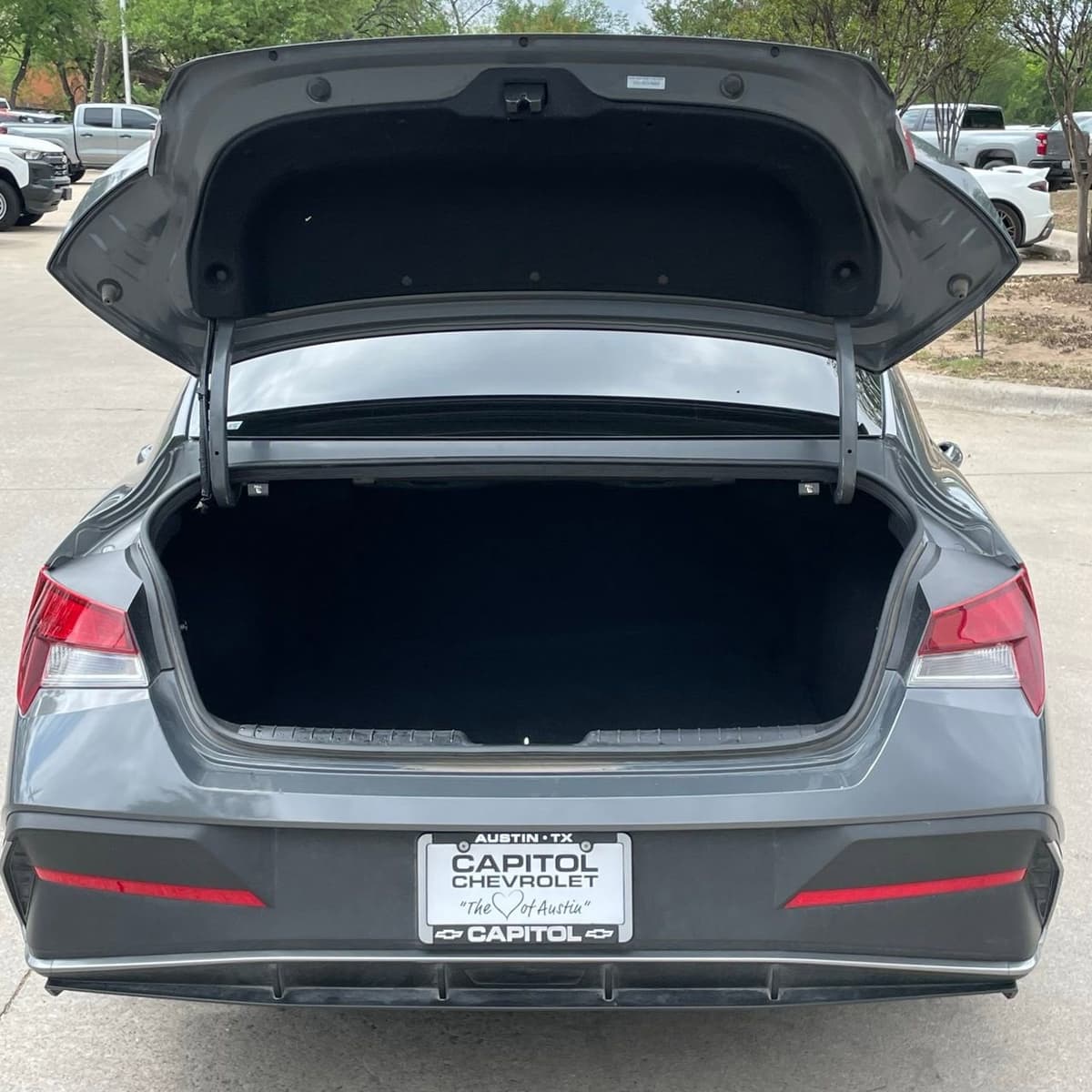 2025 Hyundai Elantra - Image 24