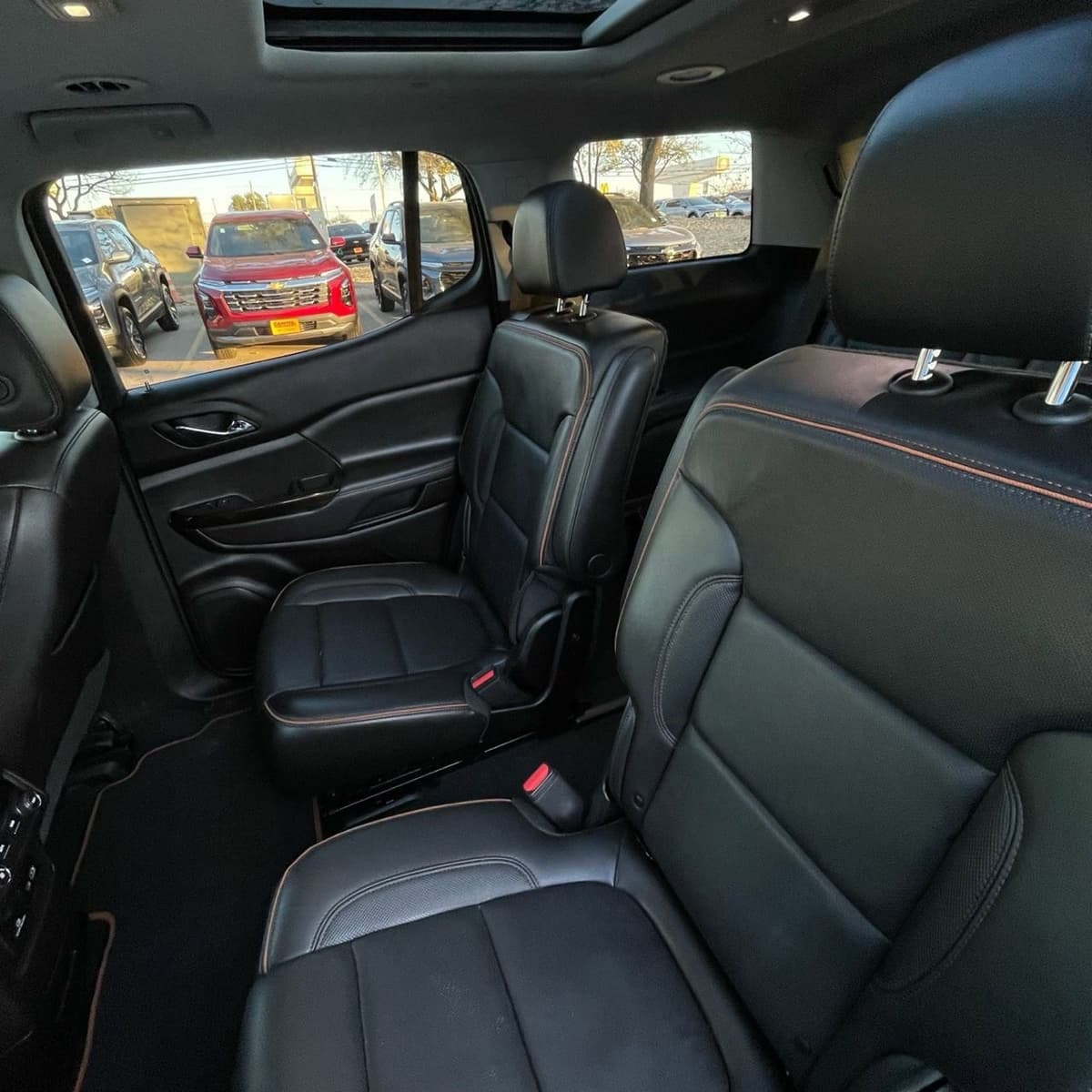 2023 GMC Acadia - Image 24