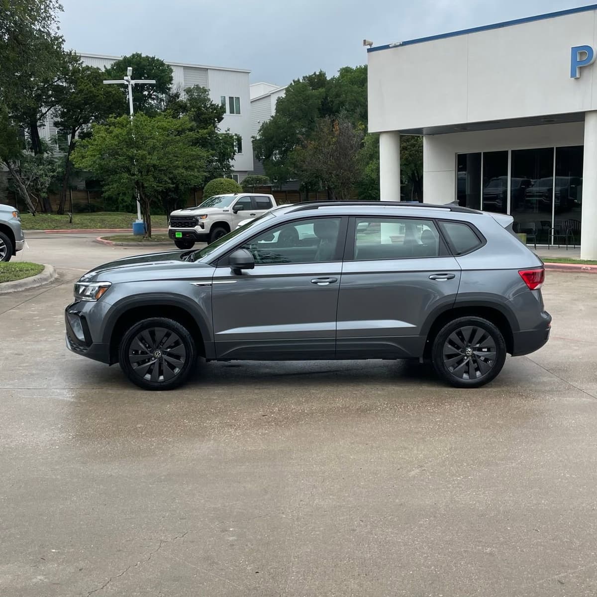 2024 Volkswagen Taos - Image 3
